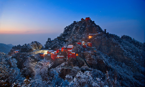 武当山金顶雪夜