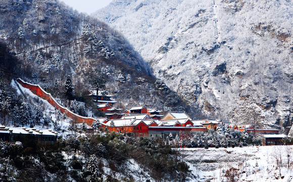 武当山中观雪景