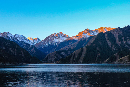 新疆天山天池