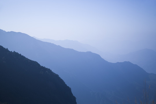 水墨远山