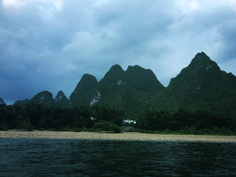 蓝天白云绿水青山风景图片