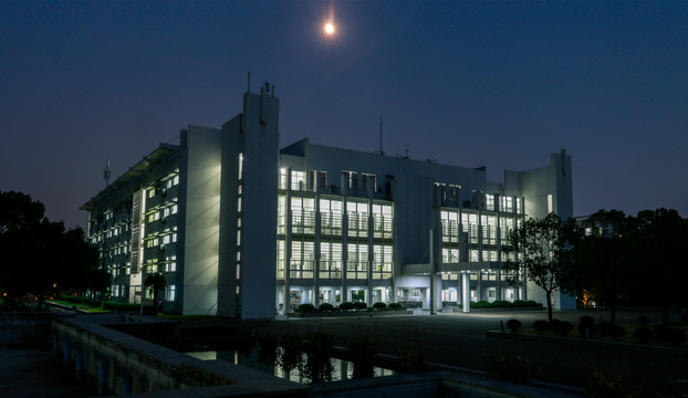 大学校园夜景