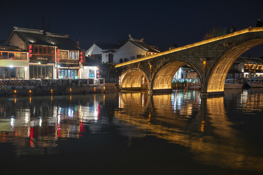 朱家角古镇放生桥夜景