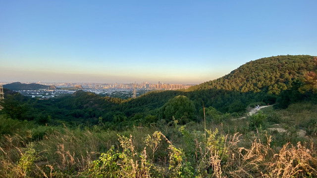 灵岩山登山