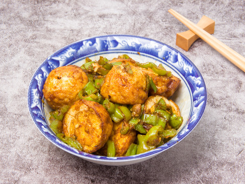 湖南衡東特色菜青椒炒煨蛋