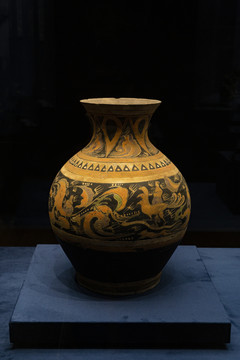 西汉彩绘陶壶