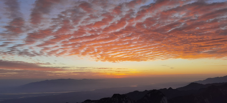 晨光云景