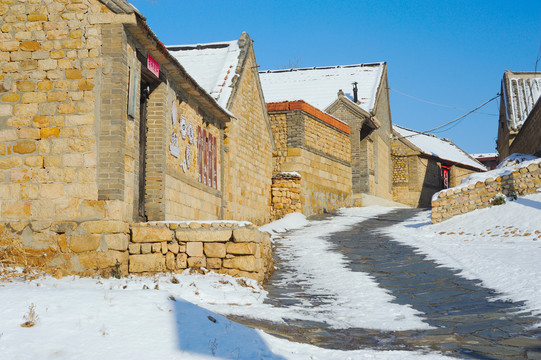 下雪后的农村