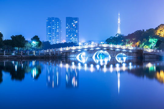 阳江鸳鸯湖夜景