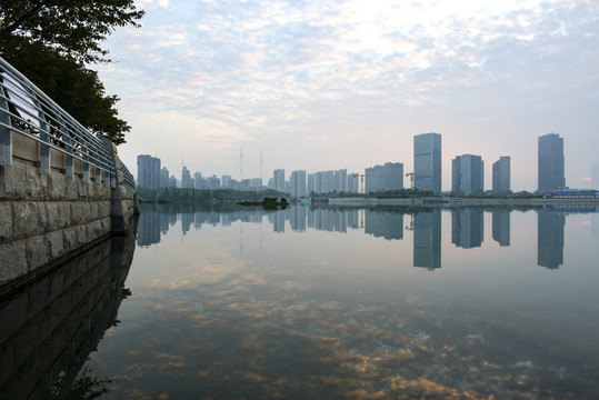 厦门海沧湖晨曦朝霞