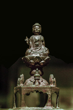 成都博物館展出青銅釋迦坐像