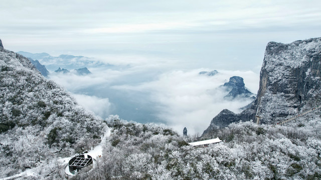 张家界天门山雪景航拍