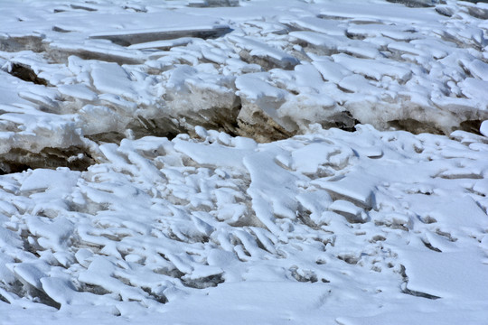 冰雪裂痕