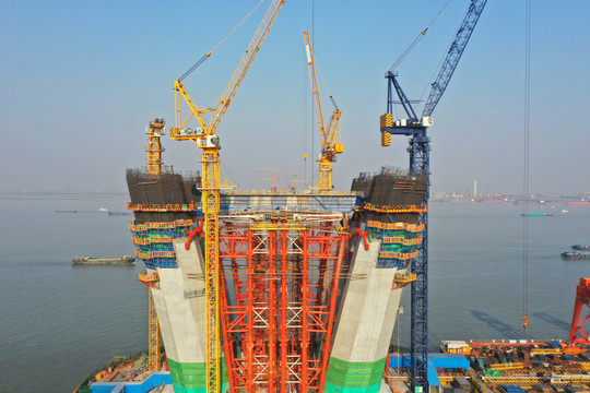 在建的常泰长江大桥
