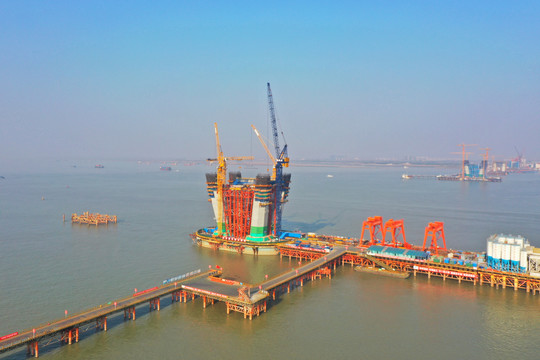 在建中的常泰长江大桥
