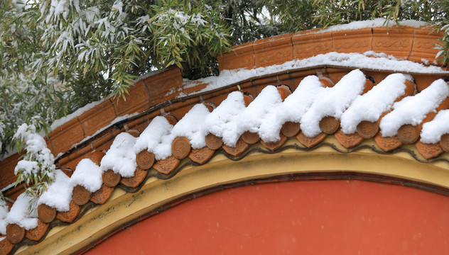 红墙雪景