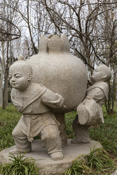 石榴雕塑