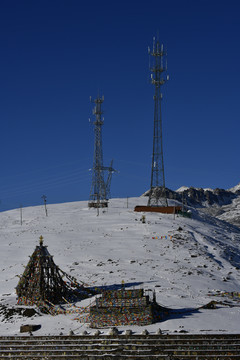 雪山电塔