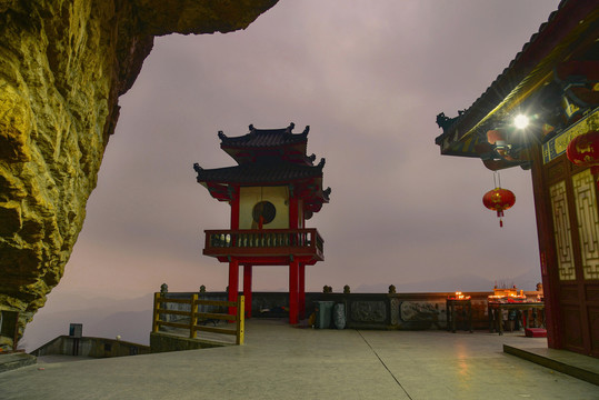 平和灵通寺