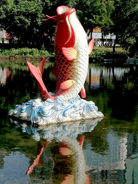 鲤鱼雕像