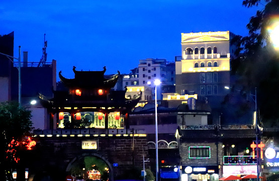 甘坑城门楼夜景