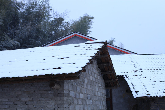 屋顶积雪