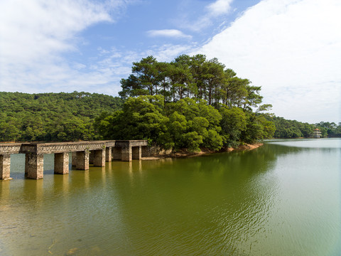 桂平西山思灵湖九曲桥