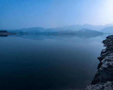 山水湖泊景观