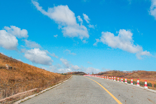 乌兰布统秋景公路