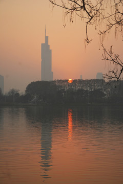落日与紫峰大厦