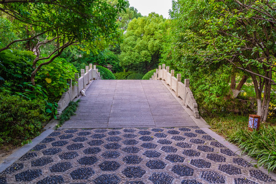 鹅卵石路面