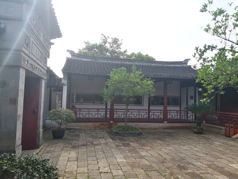 荡口古镇庭院