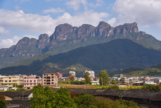 平和灵通山