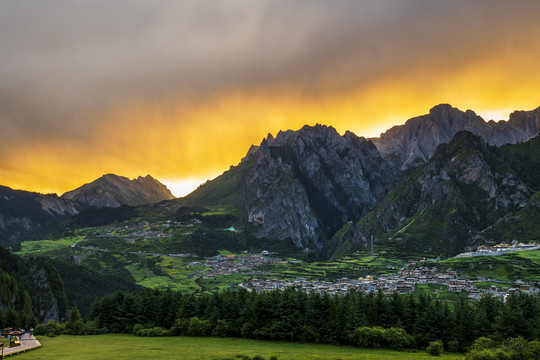 扎尕那夕阳风光摄影