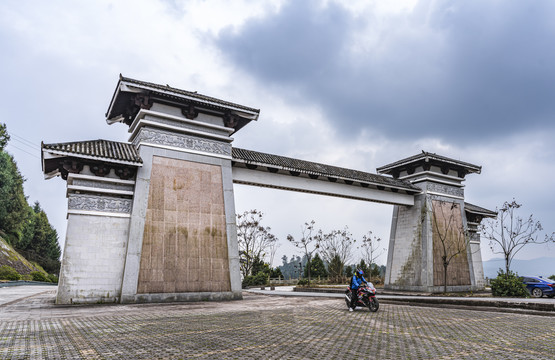 览阙路大门