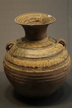 汉代青瓷壶胶州博物馆藏品