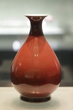 清代雍正霁红釉玉壶春瓶