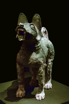 成都博物馆展出的绿釉陶狗