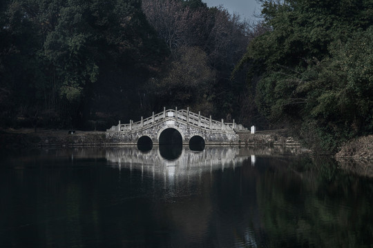 武汉东湖梅园的桥