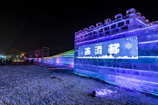 长春汽车冰雪嘉年华夜晚场景