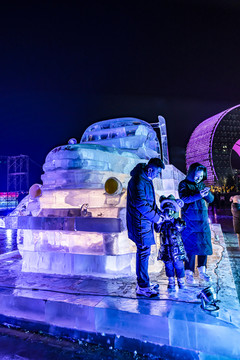 长春汽车冰雪嘉年华夜晚场景