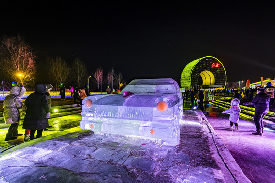 长春汽车冰雪嘉年华夜晚场景