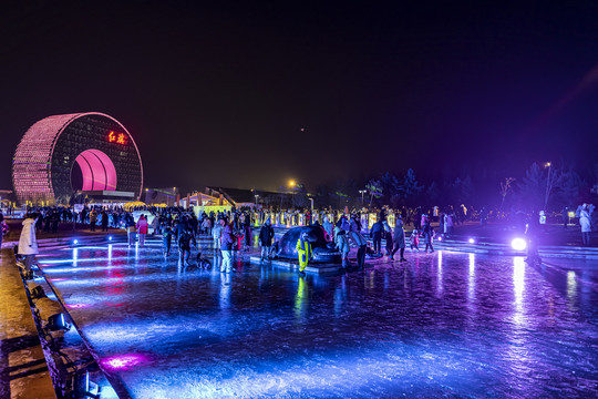 长春汽车冰雪嘉年华夜晚场景