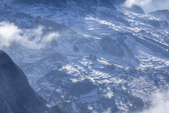 昭通大山包雪山云雾自然风光