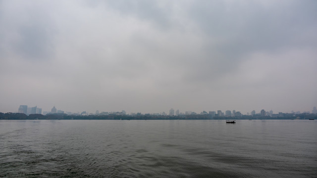 烟雨西湖城市