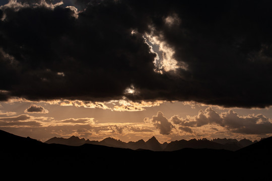 夕照金山