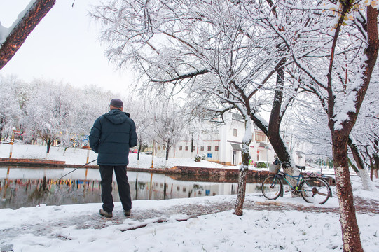 雪天垂钓