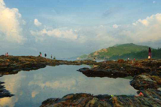 海边的游客