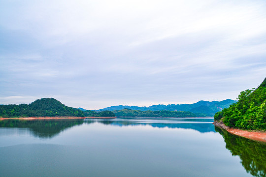 东白湖大坝