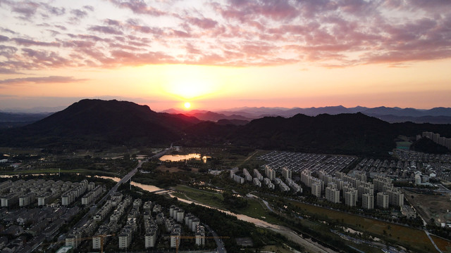 安吉航拍城市县城云彩晚霞